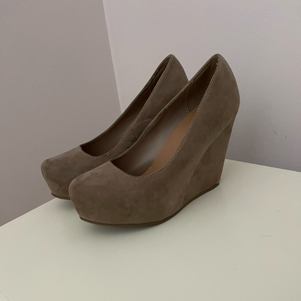 Tan Alley Blush Pumps